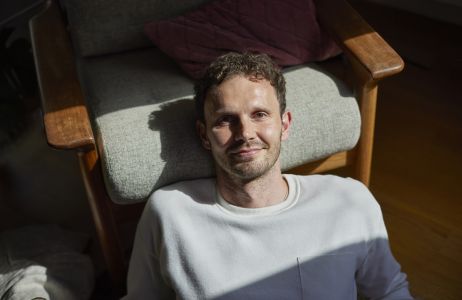 odpoczywający mężczyzna