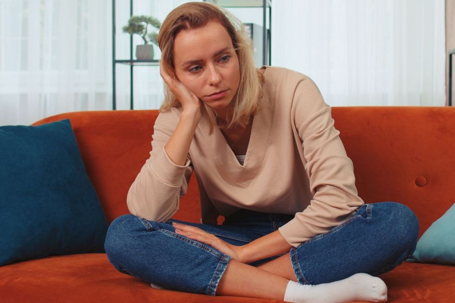 Smutna młoda kobieta