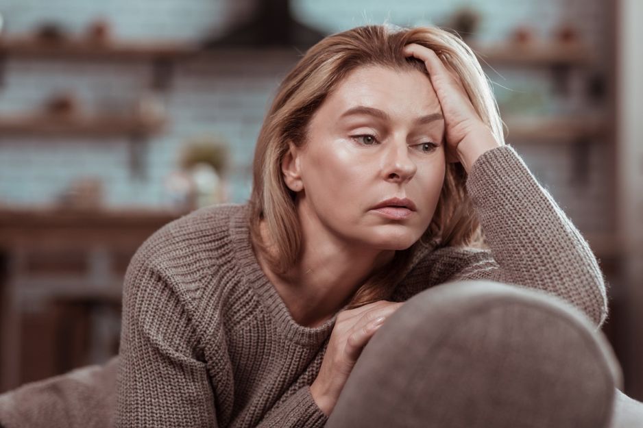smutna kobieta