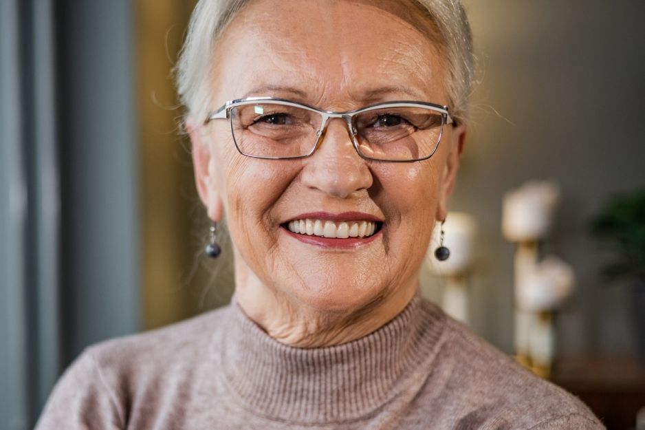 uśmiechnięta kobieta