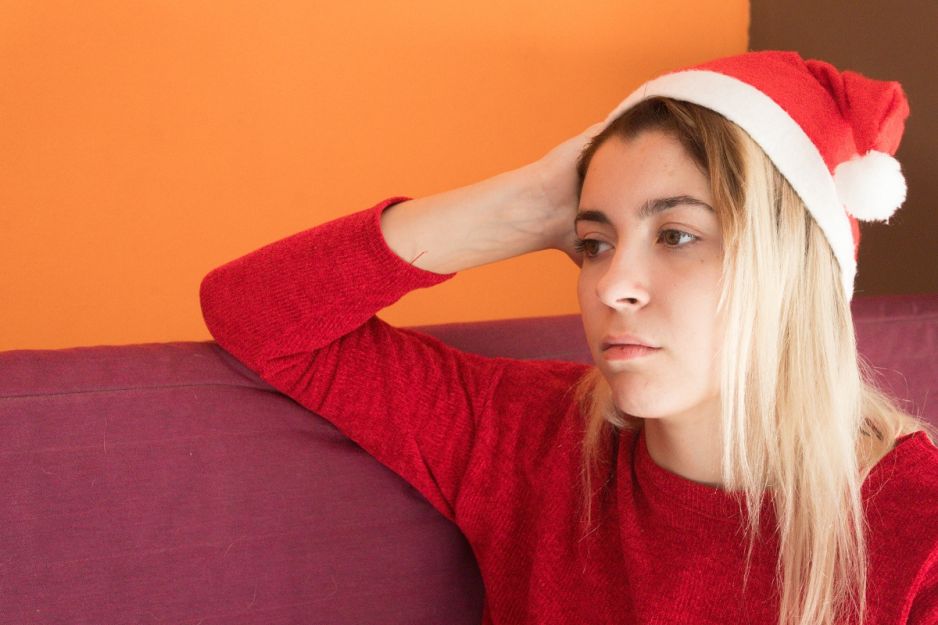 kobieta w czapce Mikołaja